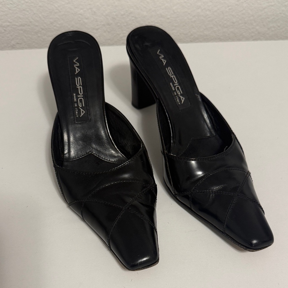 Via Spiga Black Leather Pointed-Toe Mules